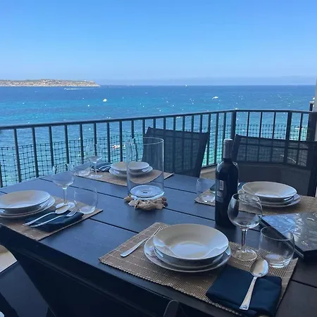 Luxury Seafront With Panoramic Views- Ghadira, Bay メーリッハ