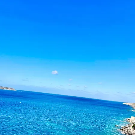 Luxury Seafront With Panoramic Views- Ghadira, Bay Lejlighed